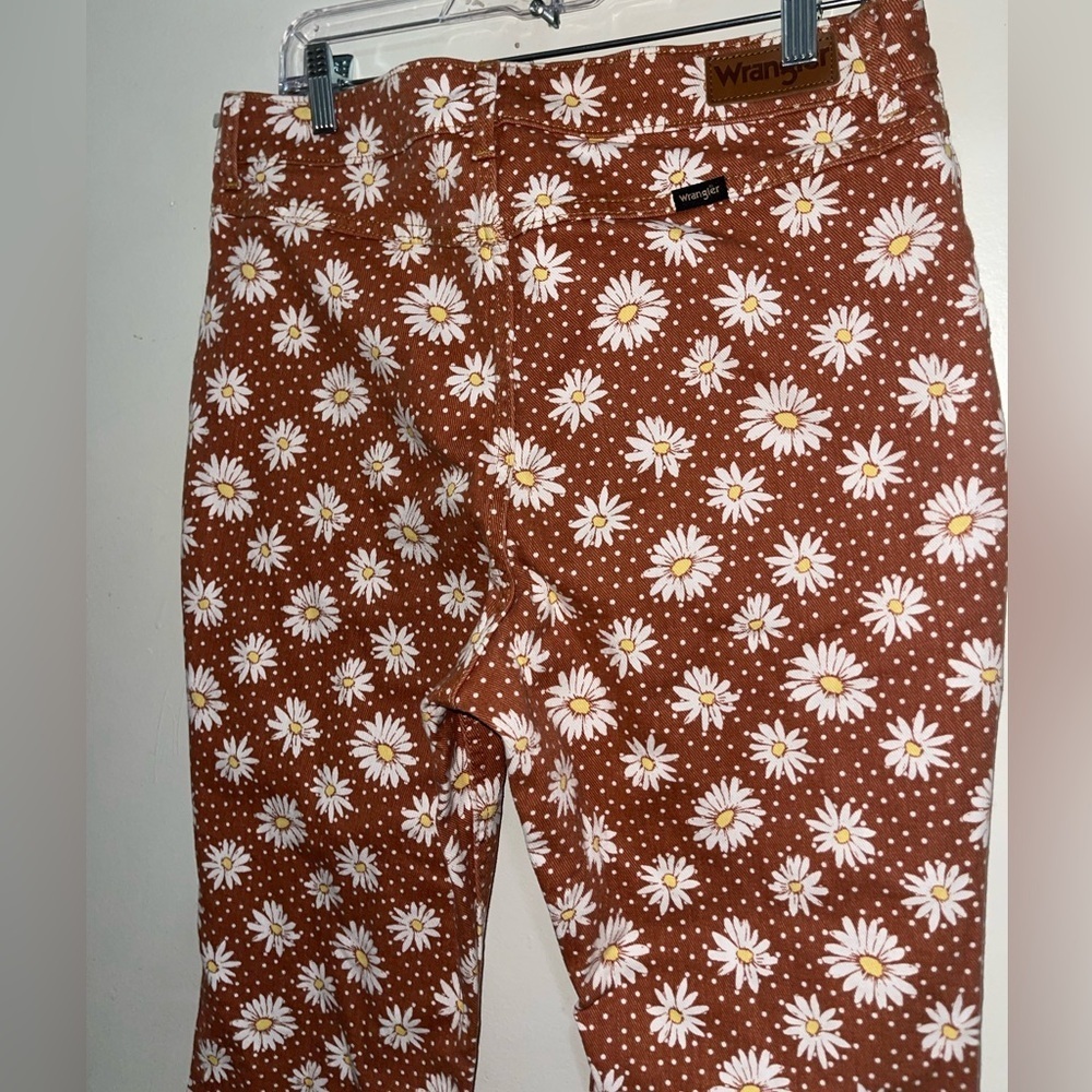 NWoT Wrangler high Rise Fierce Flare leg Daisy Print Floral Jeans - Picture 10 of 11